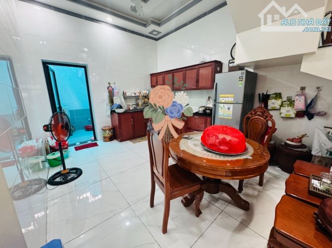 TÂN BÌNH – GẦN GA METRO, SÂN BAY – 3 TẦNG – 6.x TỶ TL  🔑 DT: 69m² (4x17m) vuông A4, - 3