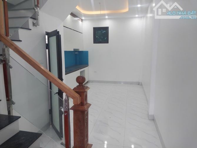 Nhà 4T*40m2 full nội thất- ngõ thông ô tô qua nhà-Gần QL6- Giá 3,05 tỷ - 3