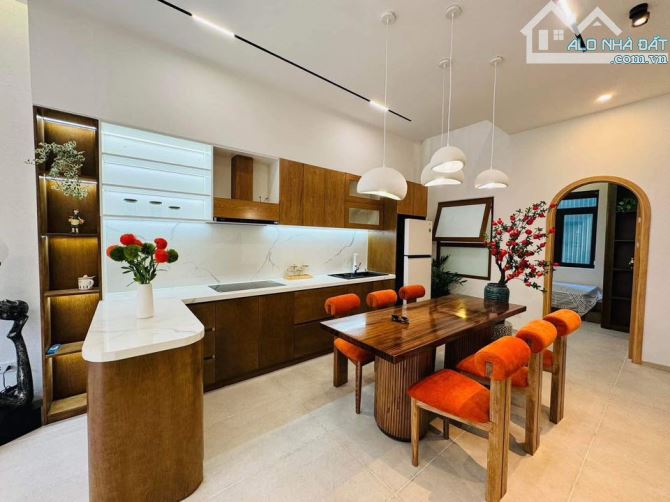 Bán nhà đẹp xây mới 3 tầng mặt tiền Lê Văn Sĩ, Hoà Minh, Liên Chiểu. DT 70m2. Giá 6.9 tỷ - 3