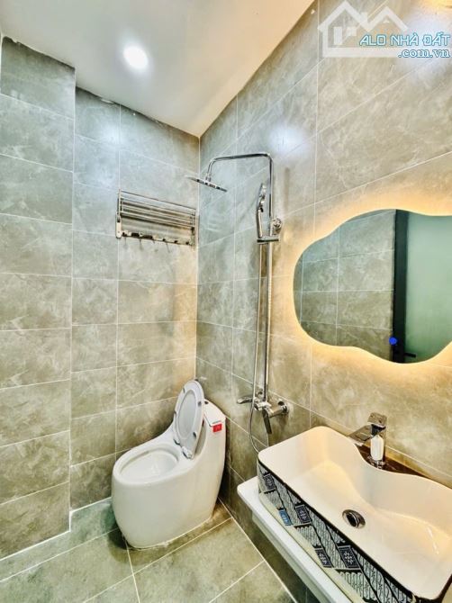 Trung Tâm P5 Phú Nhuận | 40m2 | 3 Tầng | 4 Phòng Ngủ | full nội thất | hẻm 3M thông | nhỉn - 3