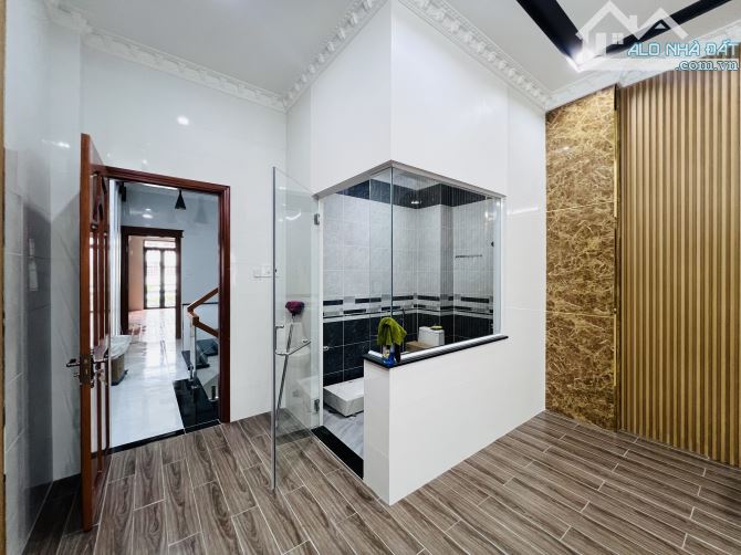 Bán nhà mới 2 lầu sân thượng đường B8 khu Hưng Phú kế siêu thị Go - 3