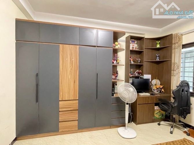 5,3 tỷ nhà đẹp Cự Khối, ô tô đỗ sát nhà, đầy đủ nội thất ở luôn, giá hiếm tại khu vực - 3