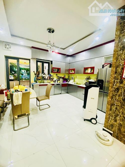 Mặt tiền khu Tên Lửa - 5x20m - Thang máy xịn - Nội thất cao cấp - Nhà đẹp - 3