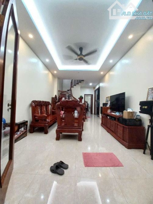 VIP LONG BIÊN - DT 140M - 4 TẦNG - KHUÂN VIÊN ĐẲNG CẤP - Ô TÔ - GIÁ 15.9 TỶ - 3