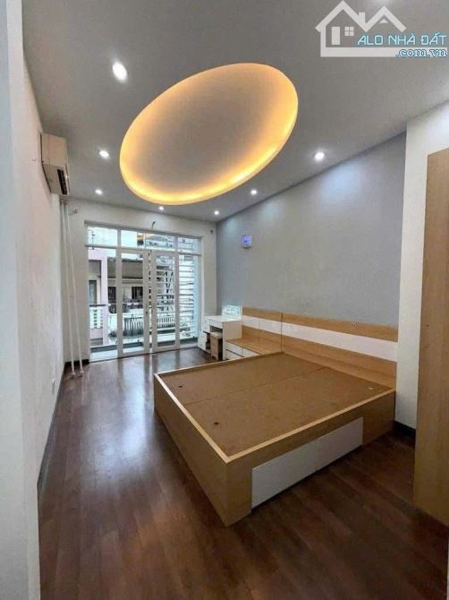 Nhà hẻm 1 xẹt xe hơi 3/2, 3.3x12, 3 lầu 3pn 2wc nội thất như hình 20 triệu - 3