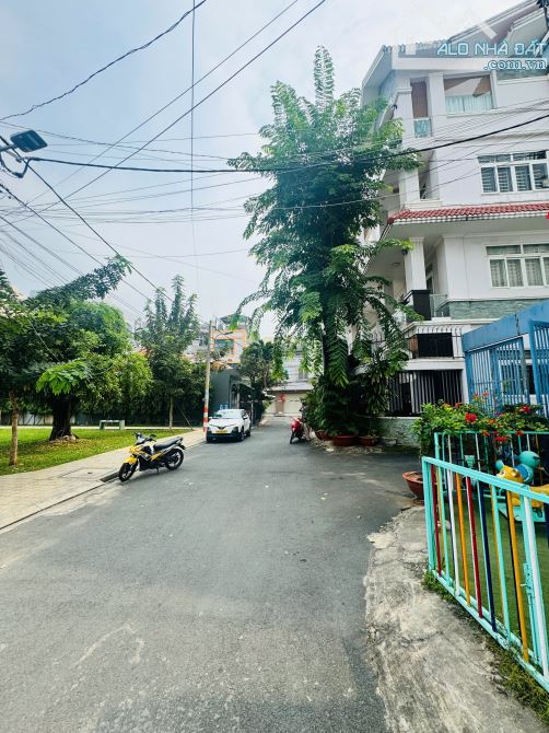 Gò Dầu: Hẻm nhựa 8m có lề rộng, đối diện công viên nội bộ. DT: 4.5x17m, vuông, nhà 4 tầng - 3