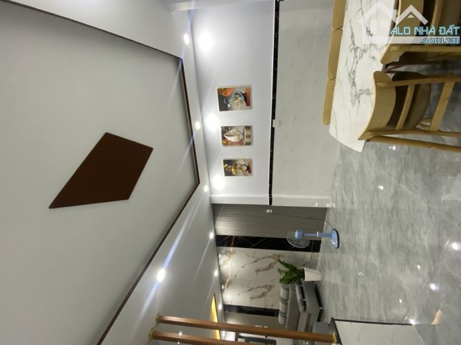 NHÀ 2 TẦNG TẶNG FULL NỘI THẤT - XE HƠI ĐỖ NHÀ - chỉ hơn tí 7tỷ - 3