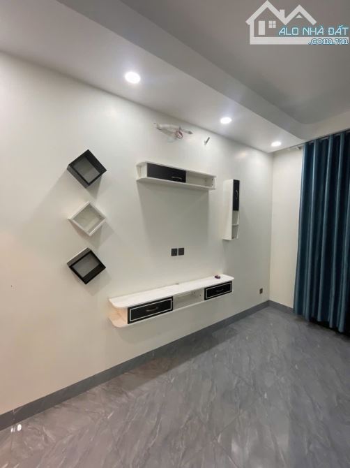 NHÀ Ở NGAY, VỈA HÈ, ĐƯỜNG 12M, 60M2 (5x12), KDC GẦN LÀNG ĐẠI HỌC, NHỈN 6 ĐỒNG TL - 3