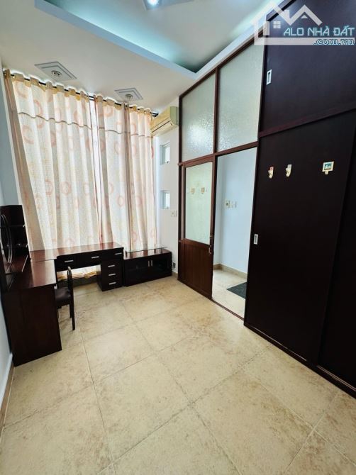 Nhà Nguyễn Thị Minh Khai Q1 - 6.5x3.2m - 21m2 - 1 trệt 2 lầu 1 sân thượng 2PN - 3