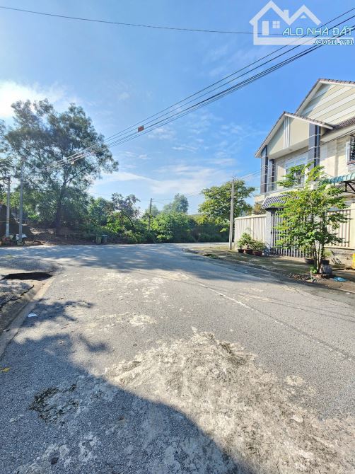 🏢 Bán dãy nhà trọ 1 trệt 1 lầu – P. An Thạnh, Tp. Thuận An  Diện tích: 300m² (10 x 30m), - 3