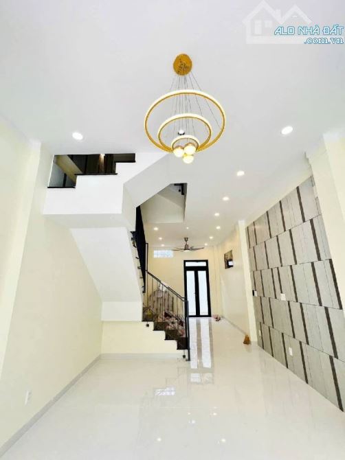 Bán nhà ĐẸP 3 Tầng - Bình Hưng Hòa A (55m2) 3pn Hẻm xe hơi  Chỉ :6.25  Tỷ shr Chính Chủ - 3