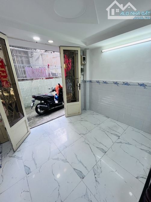 Nhà đúc 3 tầng BTCT đường Âu Dương Lân, P2, quận 8, nhỉnh 2 tỷ - 3