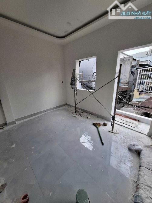 🏠 HƯƠNG LỘ 2- NHÀ ĐANG HOÀN THIỆN👉DT: 30M²( NGANG 4M DÀI 8M). 👉 KẾT CẤU: 2 TẦNG 1 TRỆT - 3