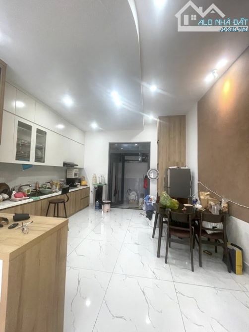 Nhà đẹp ở ngay 2 lầu đường TÂN THỚI NHẤT 2, DT 94m2 (6 x 16), hẻm 5m, gần Chợ Lạc Quang. - 3