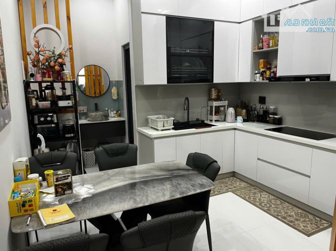 NHÀ 3 TẦNG MẶT TIỀN KINH DOANH NGUYỄN CÔNG TRỨ: Giá 6,2 tỷ - 3