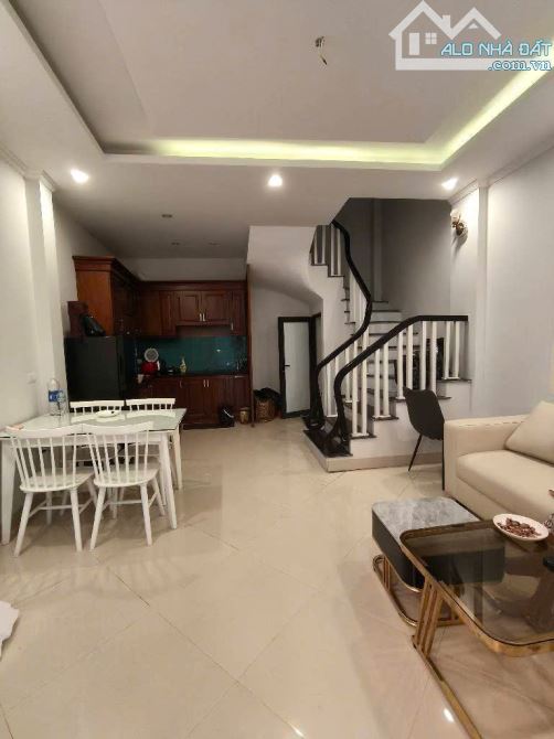 Bán nhà phố Việt Hưng, Long Biên, nhà đẹp, ngõ thoáng, ô tô gần, 32m2, nhỉnh 6 tỷ - 3
