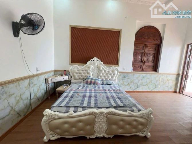BIỆT THỰ SÂN VƯỜN 240M (12x22), ĐƯỜNG XE TẢI THÔNG, DĨ AN, NHỈN 8 ĐỒNG TL - 3