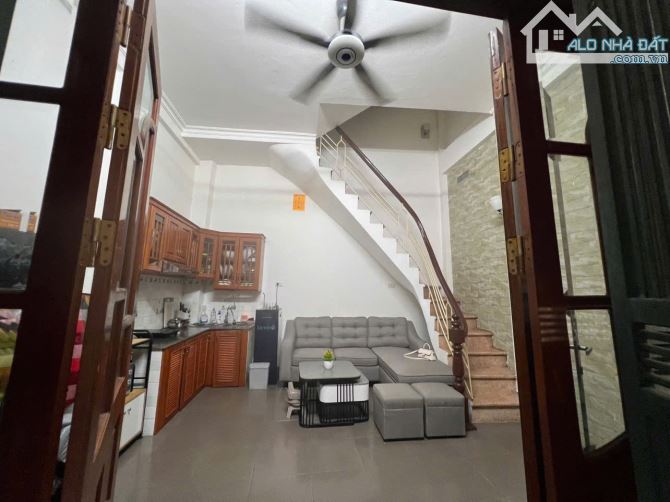 Cho thuê nhà Bạch Mai, Cầu Dền , Hai Bà Trưng DT 30m2 x 4 tầng có thể kinh doanh 9tr5 - 3