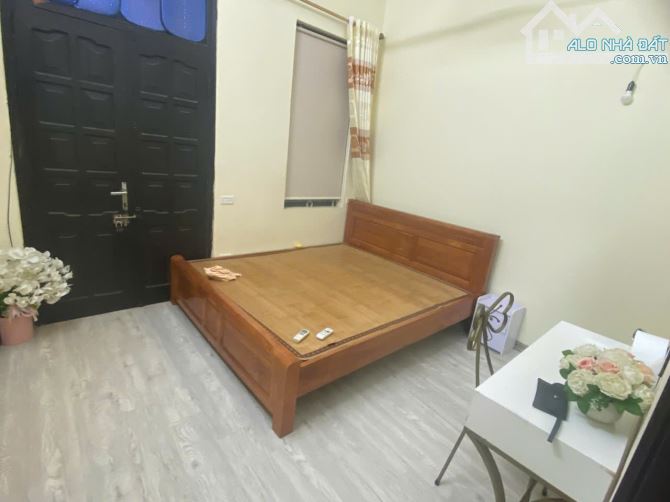Cho thuê nhà nguyên căn ngõ 569 Lạc Long Quân ,Xuân La , Tây Hồ, DT 50m2 x 3 tầng , ngõ - 3