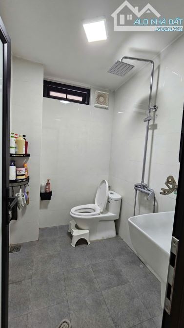 Cho thuê nhà nguyên căn ngõ Đặng Thai Mai, Quảng An, Tây Hồ. DT 43m x 4 tầng, giá 20tr - 3