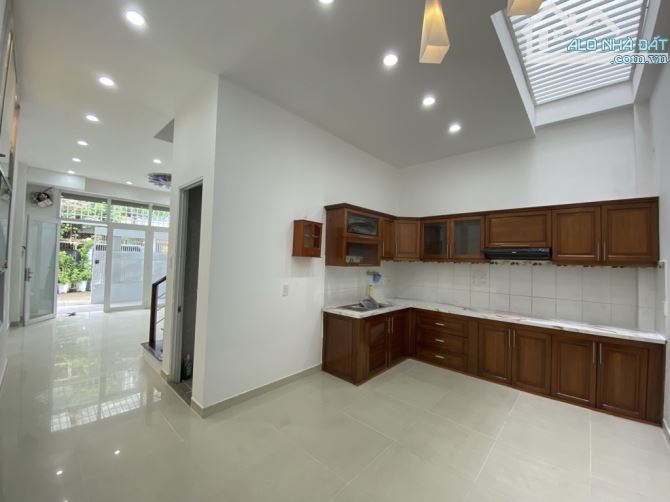 NHÀ 3 TẦNG HẺM XE HƠI CẠNH PHÚ MỸ HƯNG,NGANG 5M CHỈ NHỈNH 5TỶ - 3