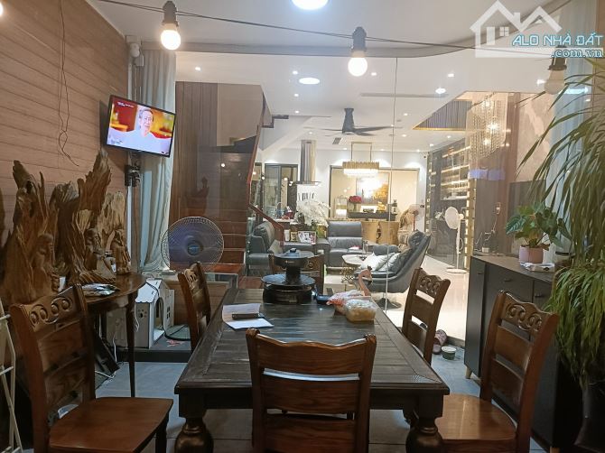 BIỆT THỰ VIP BÁN ĐẢO LINH ĐÀM – 250M² – MẶT TIỀN 12.5M – 4 TẦNG – 68 TỶ 🌟 - 3