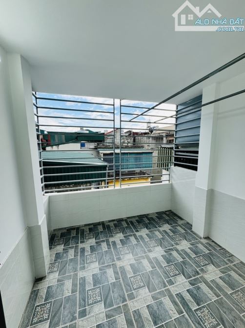 HIẾM - NGÕ THÔNG - THOÁNG TRƯỚC SAU - THOÁNG MÁT - 4 NGỦ - VỀ Ở LUÔN - 3