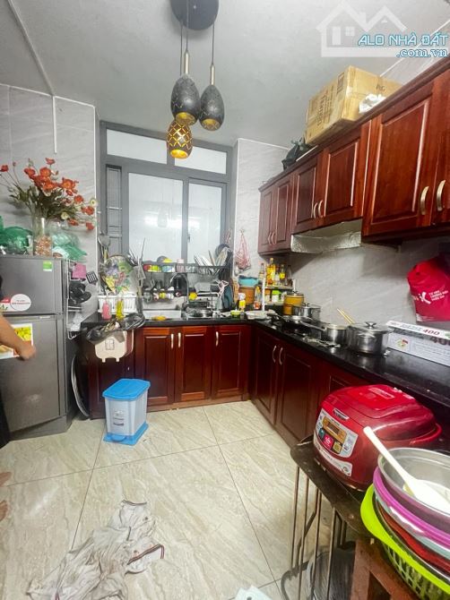 Bán tập thể Nhân Hoà - 90m2 - 3 ngủ - lô góc tầng 2 - vị trí nhà đẹp ở ngay - 4