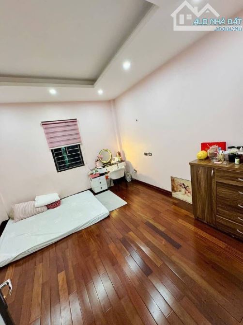 Bán nhà Thanh Lân. Cách 1 nhà ra phố. VF3 đỗ cổng. Lô góc - nội thất đẹp. - 4