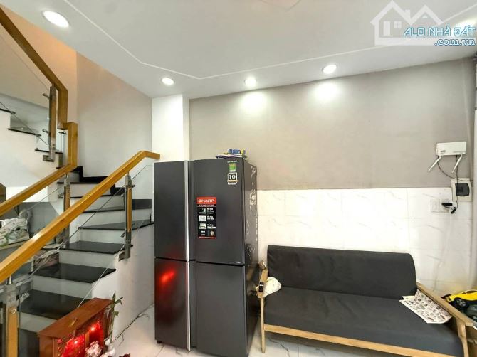 Bán nhà đường Thống Nhất Phường 15 Quận Gò Vấp 25m2 giá 2 tỷ 970 có 2 tầng 2 phòng ngủ - 4