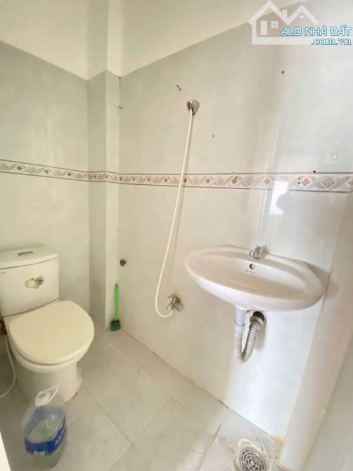 Nhà 3 tầng, hẻm 4m phường 3, ko QH – 2,27 tỉ. - 4