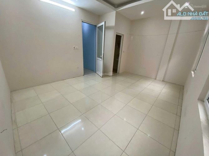 Cho thuê căn nhà phố Trung Kính lớn 66m2 x 6 tầng gần ngã tư Trung kính - Mạc Thái Tổ - 4