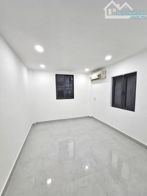 BÁN NHÀ ĐẸP THÍCH QUÃNG ĐỨC - PHÚ NHUẬN - 3 TẦNG - 18M2 - NHỈNH 3 TỎI - 4