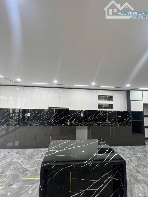 Chính chủ bán nhà 7tầng, thang máy 68m,ôtô vào nhà, ở sướng, kinh doanh đỉnh cao, Lĩnh Nam