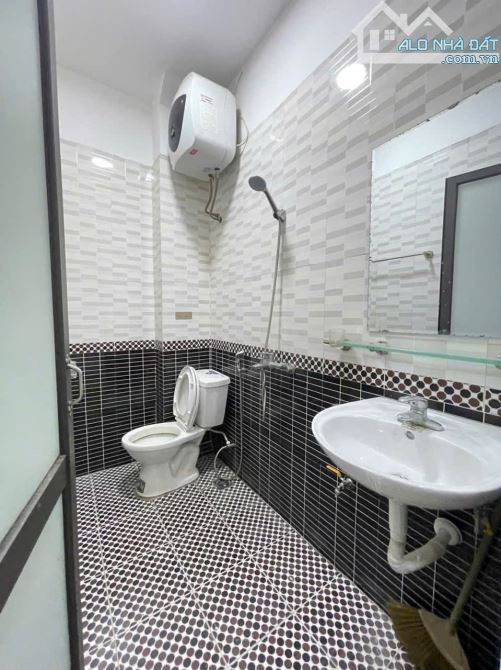 Bán nhà riêng Huyền Kỳ, Hà Đông, Sát phố, ô tô đỗ cổng, ở ngay, Full Nội thất, 5 tầng, 34m - 4
