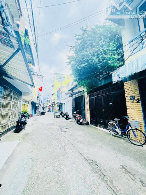 SÁT HẼM XE HƠI NGUYỄN TẤT THÀNH CÁCH CHỈ VÀI CĂN THUẬN TIỆN Ô TÔ RA  VÔ - DT 62M2 KHU DÂ - 4