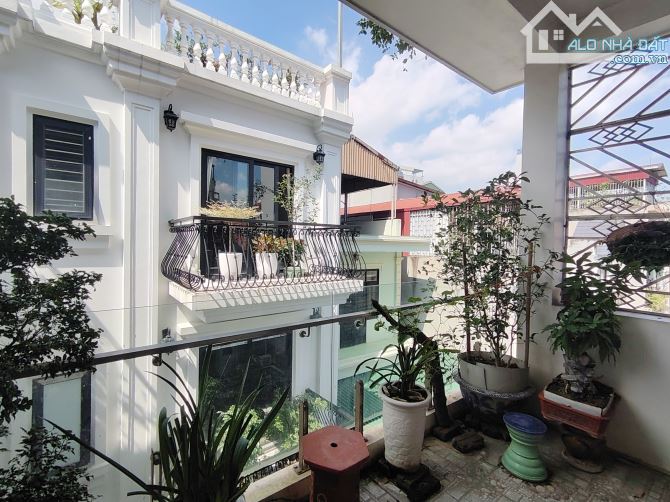 Tây Hồ OTO ĐỖ CỬA - 1 NHÀ RA MẶT PHỐ - 2 THOÁNG TRƯỚC SAU - 2 GIẾNG TRỜI - NỘI THẤT ĐẸP - 4