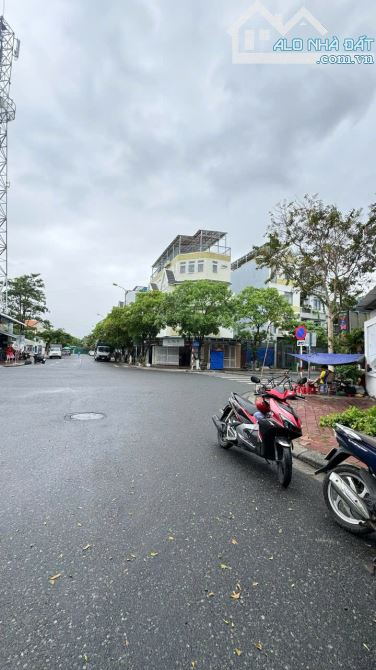 NHÀ LÔ GÓC DUY NHẤT MẶT TIỀN THÍCH QUẢNG ĐỨC ĐANG BÁN, CÓ SỔ HOÀN CÔNG - 4