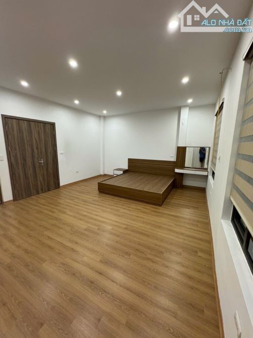 ĐỊNH CÔNG HẠ - NHÀ PHÂN LÔ  Ô TÔ ĐỖ CỔNG - NGÕ THÔNG  - DÂN TRÍ CAO. - 4