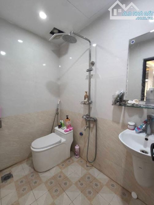 🚗 SIÊU HIẾM BỒ ĐỀ - 30M² Ô TÔ VÀO NHÀ - 4 TẦNG 1 TUM - GIÁ CHỈ 7.2 TỶ - 4