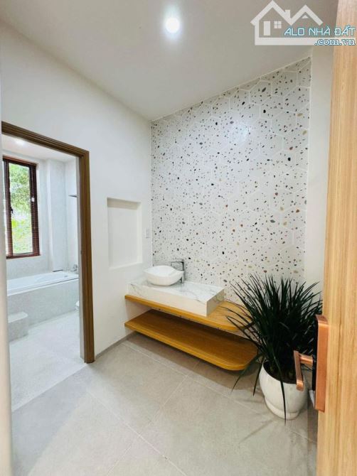Bán nhà đẹp xây mới 3 tầng mặt tiền Lê Văn Sĩ, Hoà Minh, Liên Chiểu. DT 70m2. Giá 6.9 tỷ - 4