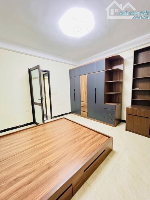 5,3 tỷ nhà đẹp Cự Khối, ô tô đỗ sát nhà, đầy đủ nội thất ở luôn, giá hiếm tại khu vực - 4