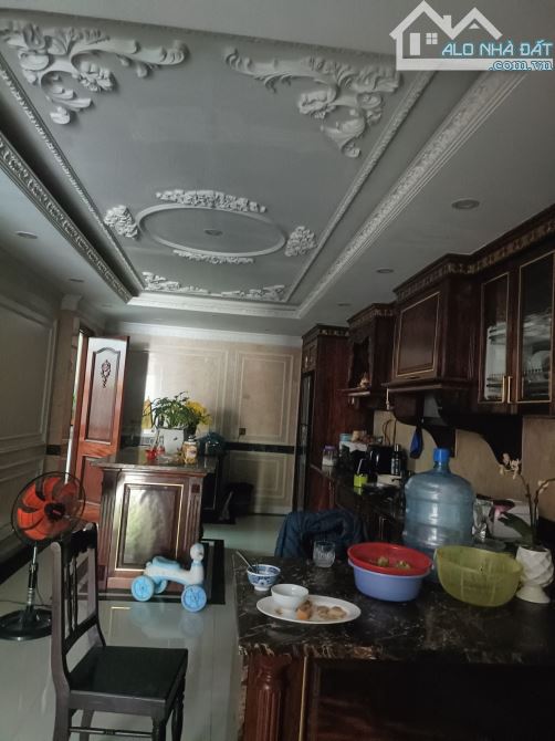 🔥 SIÊU BIỆT THỰ 6 TẦNG TÂN CỔ ĐIỂN – HỒ BƠI VIEW TOÀN CẢNH – Ô CHỜ THANG MÁY 🔥  📐 DTĐ: - 4