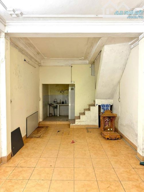 Bán nhà Phân Lô ngõ 82 Nghĩa Tân - Ngõ oto tránh -  Sổ 28m2 - Giá 10 tỷ - Nhà 4 tầng cũ. - 4