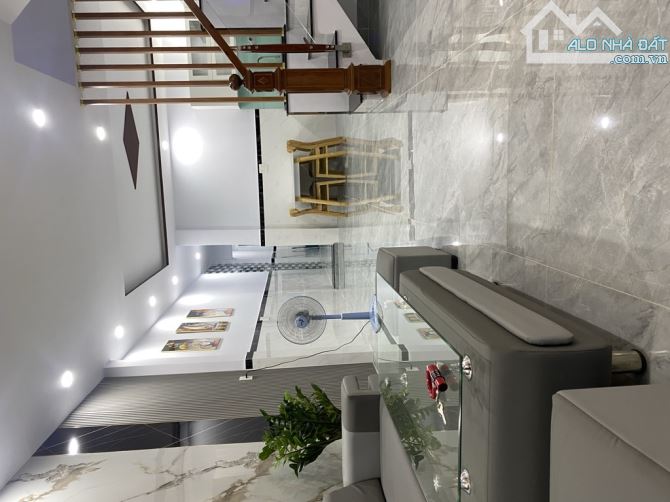 NHÀ 2 TẦNG TẶNG FULL NỘI THẤT - XE HƠI ĐỖ NHÀ - chỉ hơn tí 7tỷ - 4