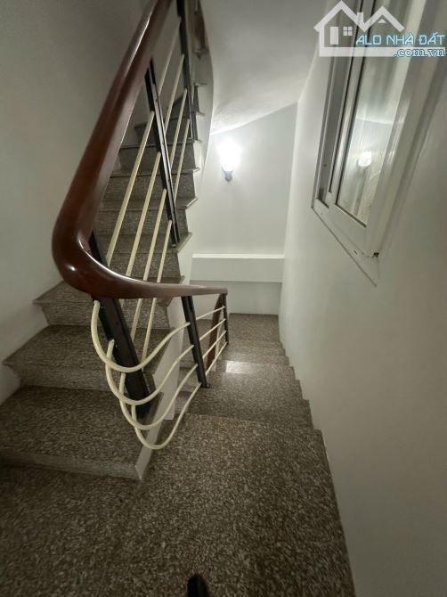 SIÊU HIẾM PHÂN LÔ -HOÀNG CẦU-ĐỐNG ĐA-42M2-Ô TÔ TRÁNH-5 TẦNG-2 BƯỚC RA HỒ-GIÁ 16.2 TỶ - 4