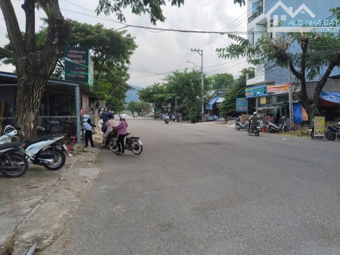 Bán đất thổ cư 100% - gần Sun Group Nha Trang - đường mặt tiền rộng 22m - dân cư đông - 4