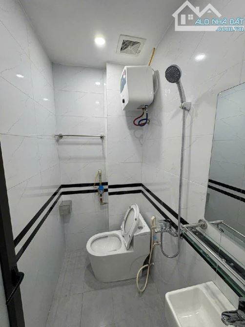 CCMN PHỐ HÀO NAM QUẬN ĐỐNG ĐA - 11P KK - DT 70tr - Chào giá 15.6 tỷ có TL. - 4