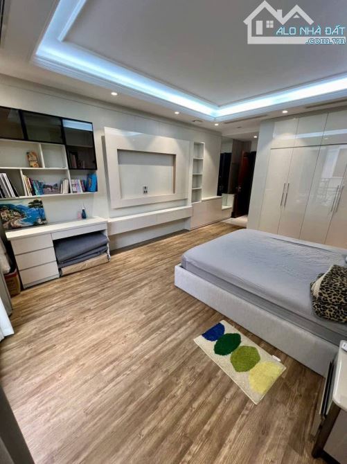 Bán tòa nhà phố Trần Thái Tông: 8 tầng + hầm, 2 mặt thoáng x 150m, MT: 7m, Giá: 98tỷ - 4