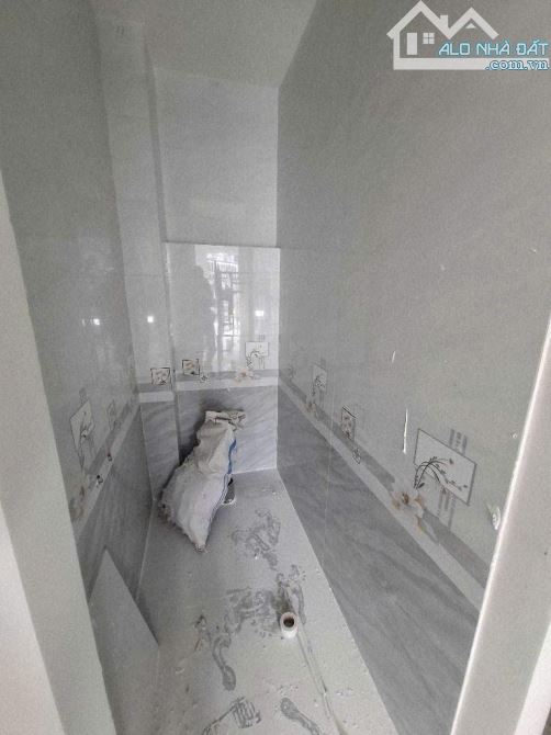 🏠 HƯƠNG LỘ 2- NHÀ ĐANG HOÀN THIỆN👉DT: 30M²( NGANG 4M DÀI 8M). 👉 KẾT CẤU: 2 TẦNG 1 TRỆT - 4
